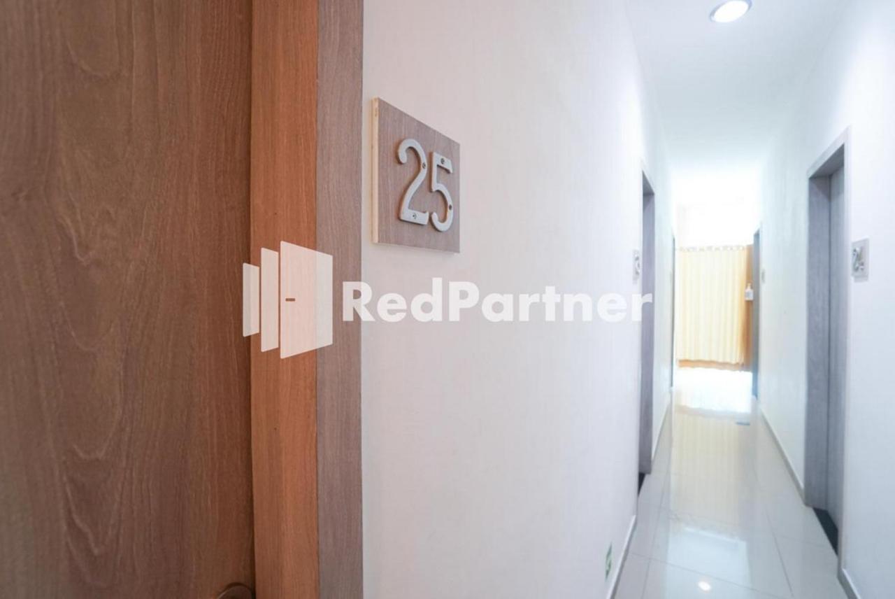 Eascot Hotel Mitra Reddoorz Yakarta Exterior foto
