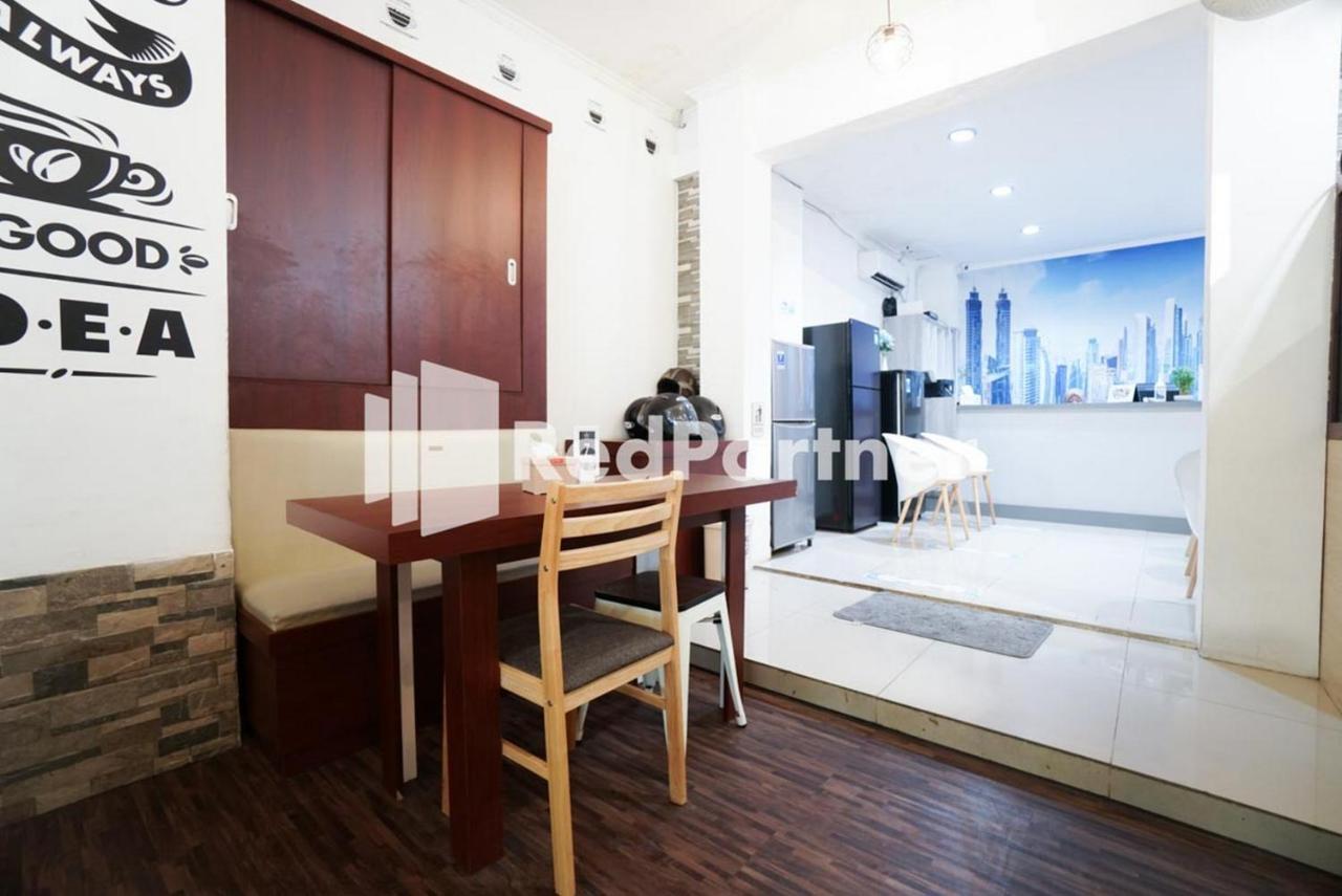 Eascot Hotel Mitra Reddoorz Yakarta Exterior foto