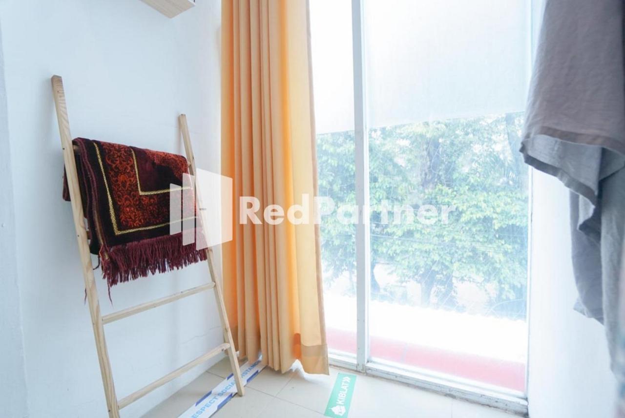 Eascot Hotel Mitra Reddoorz Yakarta Exterior foto