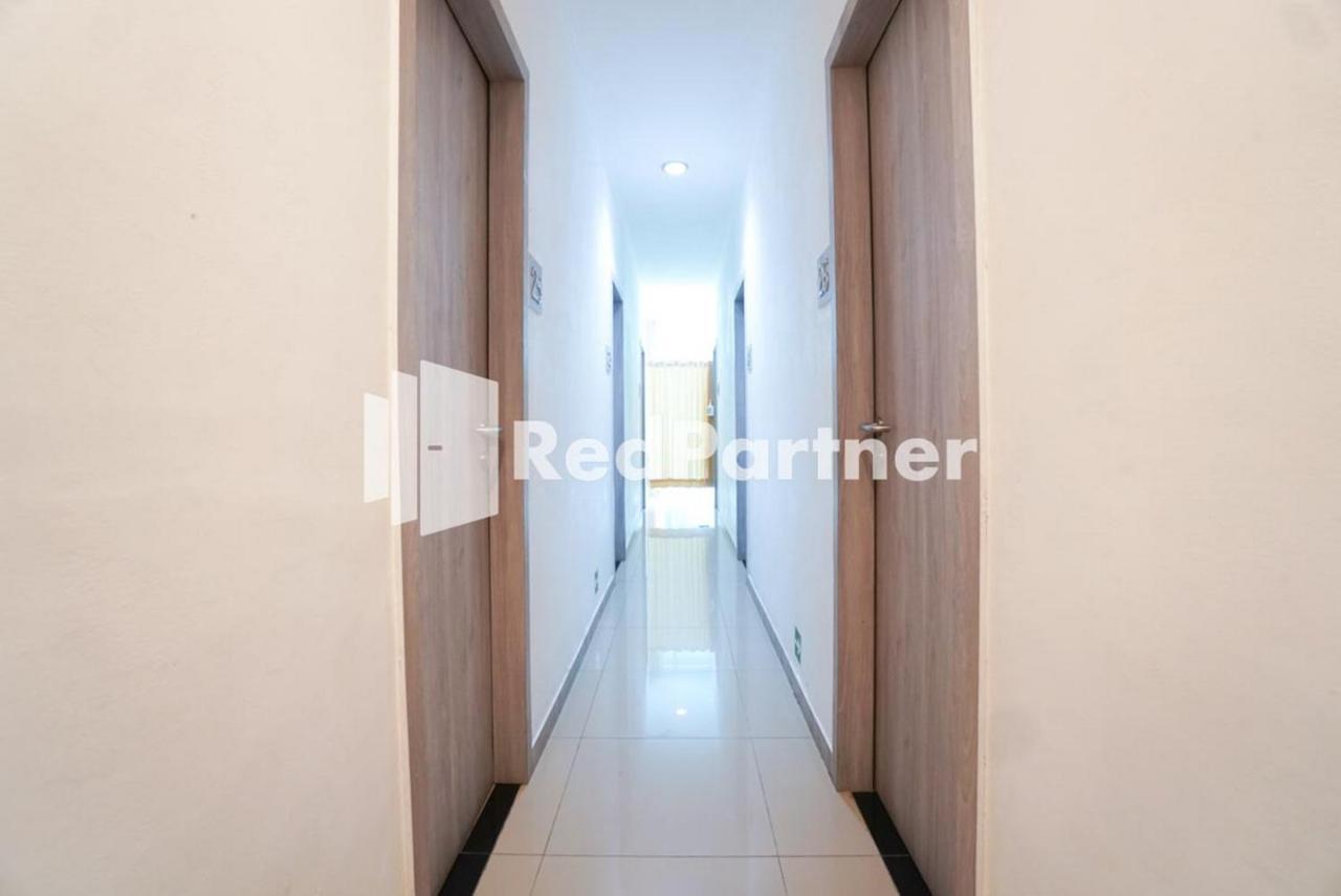 Eascot Hotel Mitra Reddoorz Yakarta Exterior foto