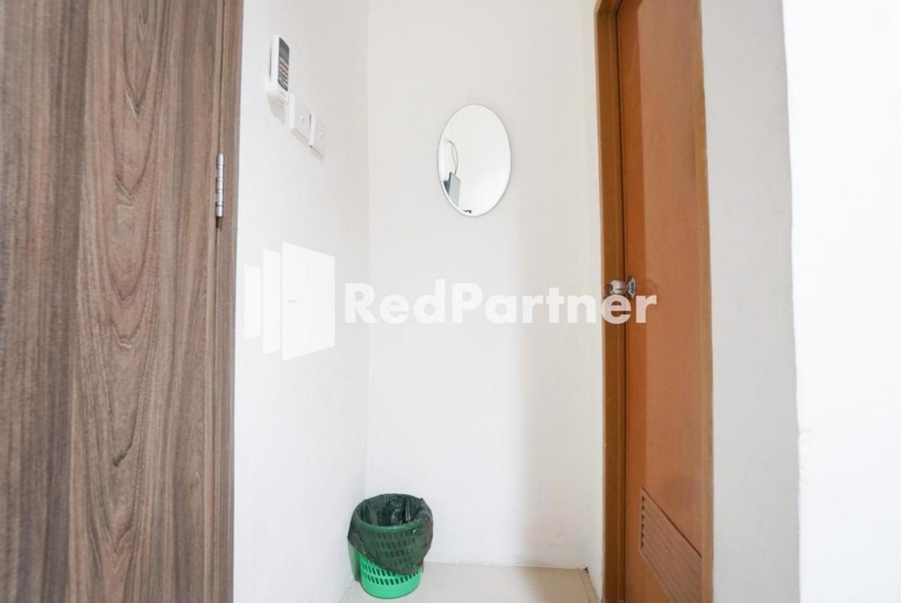 Eascot Hotel Mitra Reddoorz Yakarta Exterior foto